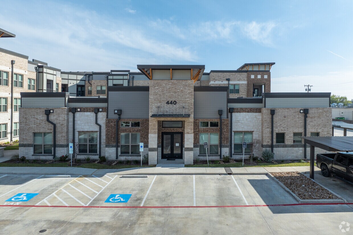 Entrada - Heights at Macarthur