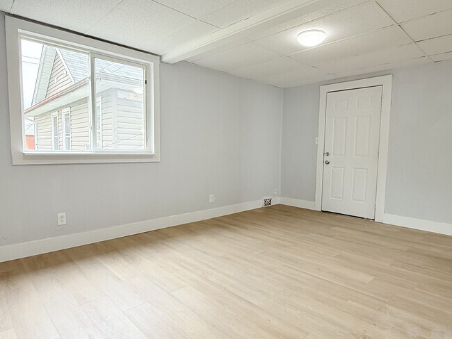 Photo du bâtiment - 1011 Albert Rd