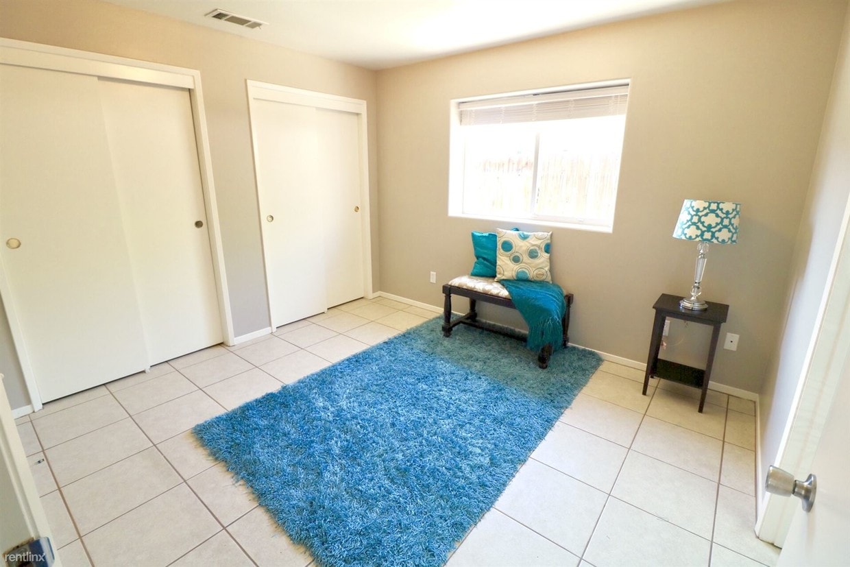 8208 Whitewater Dr, Bakersfield, CA 93312 Condo for Rent in