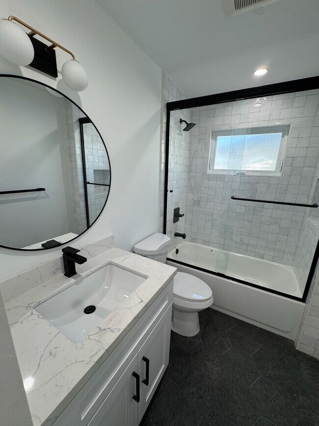 Foto del edificio - Brand New ADU in Downtown Newhall