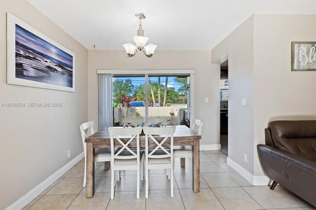 Foto del edificio - 4119 Coral Springs Dr