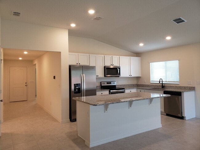 Building Photo - Charming Sawgrass Bay Home with Spacious Split Floor Plan