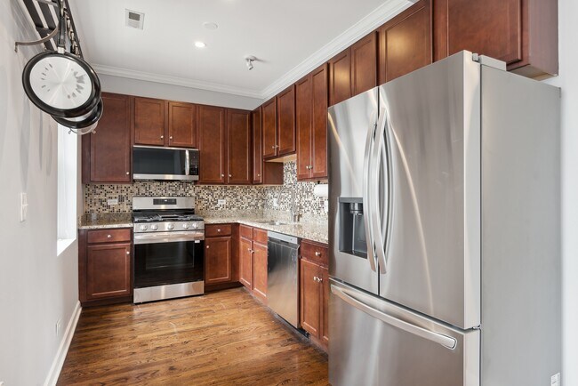 Foto del edificio - 1520 W Addison St