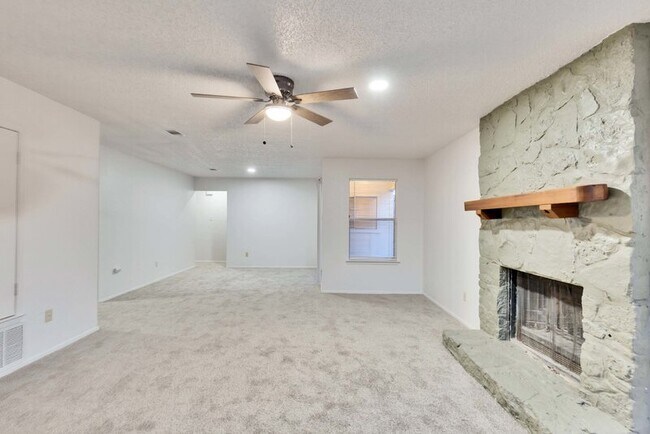 Foto del edificio - 2807 Firecrest Dr