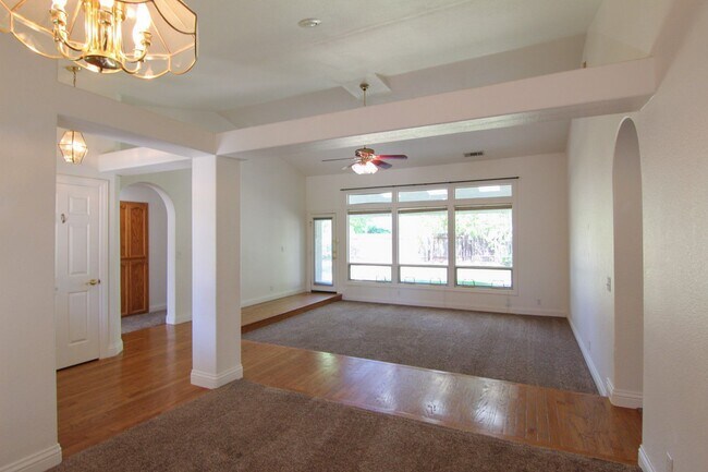 Foto del edificio - 3 Bedroom Home in Country Heights