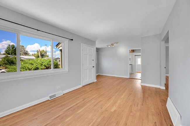 Foto del edificio - $2,395.00 - 3 Bedrooms, 1 Bathroom, Single...