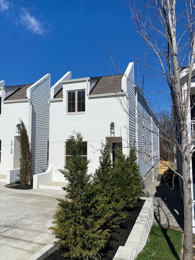 Foto del edificio - Beautiful New House in West Nashville - Hi...