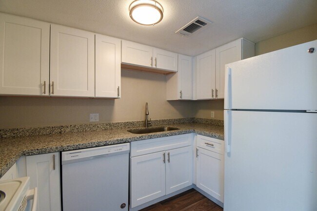 Serenity Homes adosadas de lujo Cocina - X-Serenity Luxury Townhomes