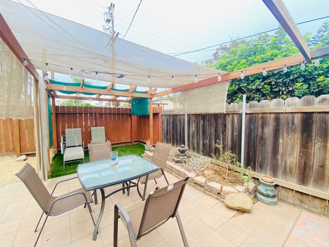 Primary Photo - Great Location in Pacific Beach! Private l...