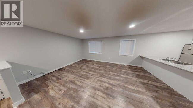 Photo du bâtiment - 9527-9113 113 Ave