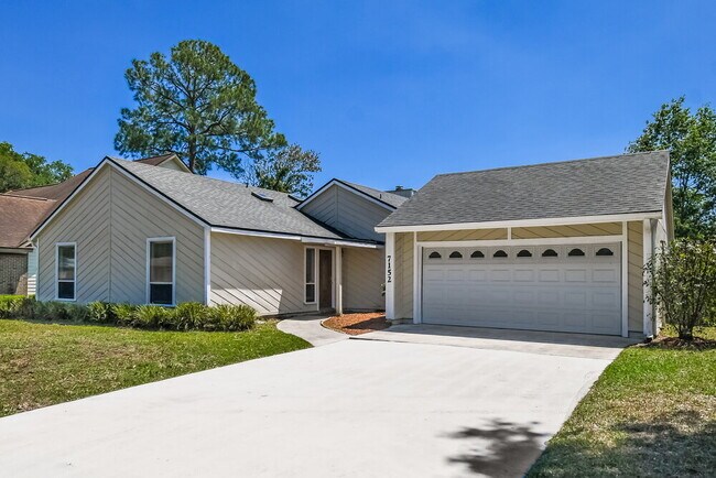 Foto del edificio - 7152 Holiday Hill Ct