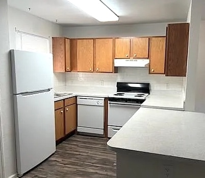 Kitchen - Windsor Lake Senior Apartments