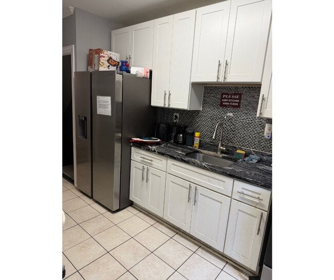 Foto del edificio - 3445 Juneway-1 Available $650 1