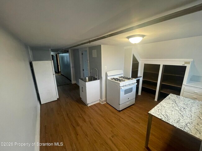 Building Photo - 949 N Irving Ave