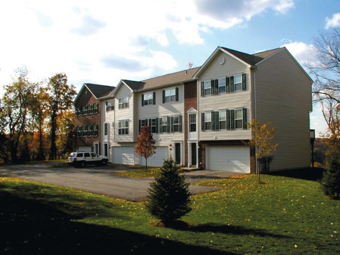 Holiday Park Apartments and Townhomes 80 Sandune Dr Pittsburgh, PA