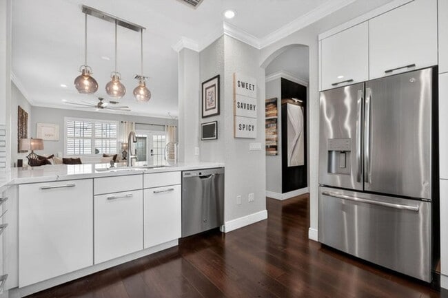 Photo - 203 E Thatch Palm Cir House