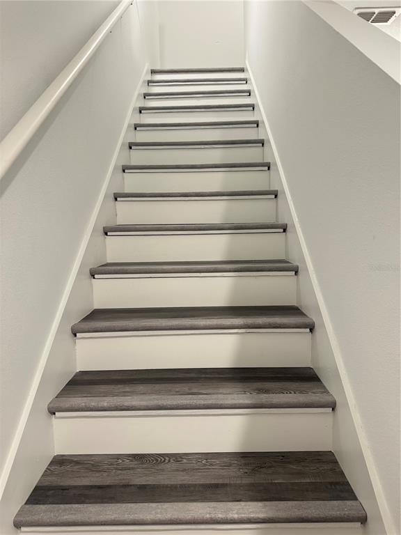 Building Photo - 233 Mandovi St