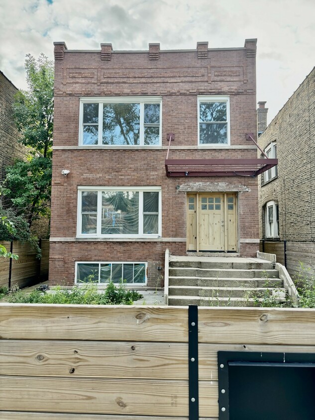 Foto principal - 3934 N Sawyer Ave