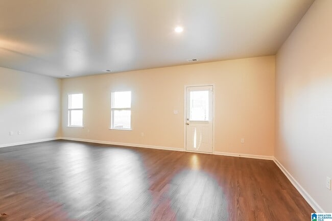 Building Photo - 1001 Pilgrim Ln