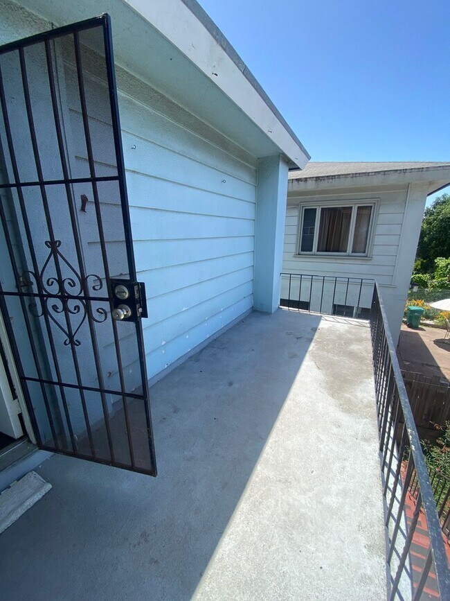 Foto del edificio - 3457-3459 Morrison Ave