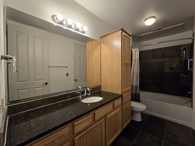Building Photo - 1405 Vegas Verdes Dr