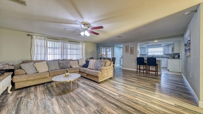 Foto del edificio - 9206 Gray Fox Ln
