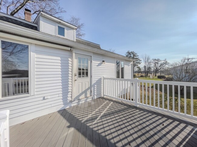 Foto del edificio - Spacious Renovated Colonial on The Lebanon Green