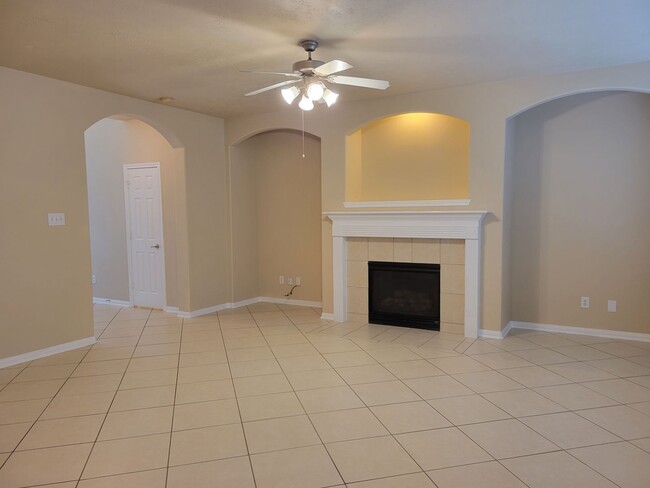 Foto del edificio - 3 BR Townhome Available, Pet Friendly!