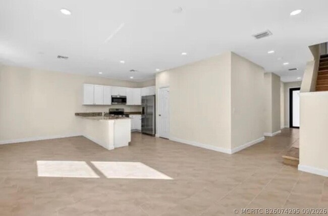 Building Photo - 103 SW Seminole Crossing Ct