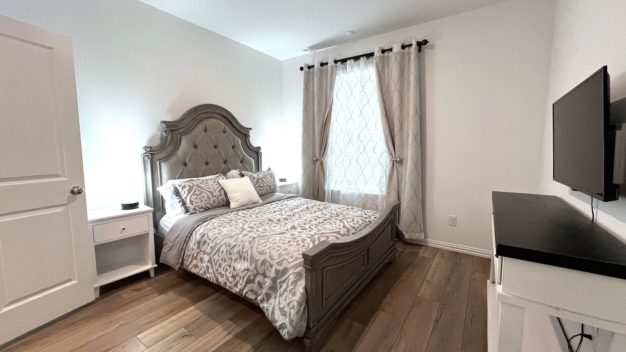 Primary Photo - 5334 Riverwalk Pky