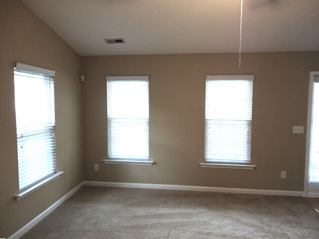 Building Photo - 704 Bent Hollow Ct