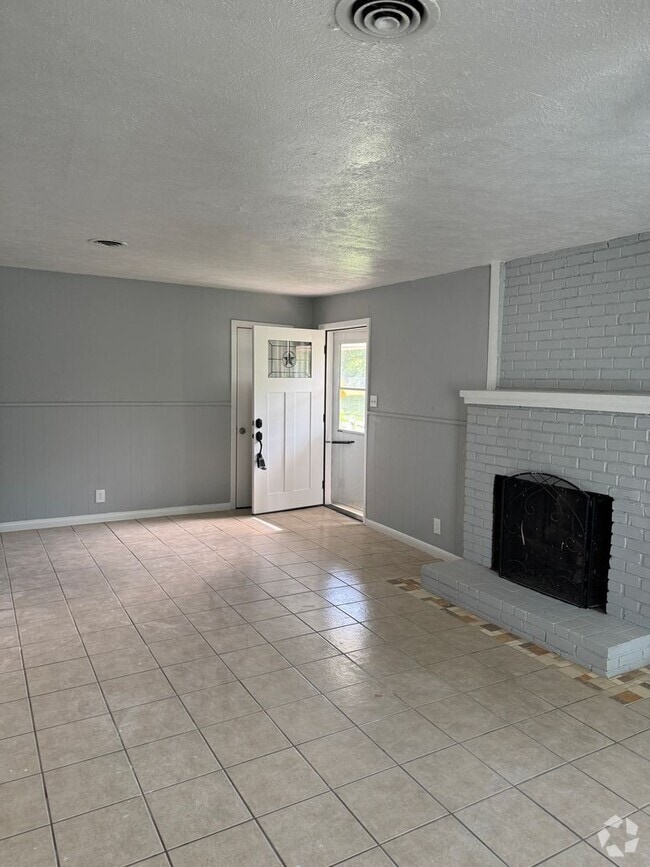 Building Photo - 2708 Rosebud Ln