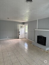 Building Photo - 2708 Rosebud Ln