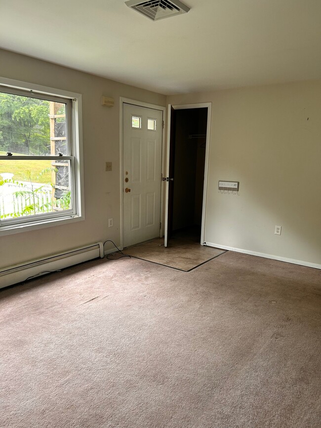 Building Photo - 47 Lakeland Dr