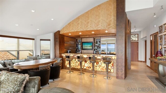 Building Photo - 3 br, 3 bath House - 205 S Helix # 71/72