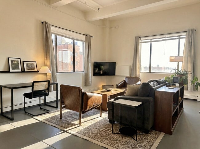 Building Photo - 823 N 2nd St