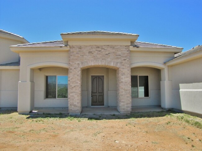 Foto del edificio - 4BR+den/3BA/3CG, 3394 sq.ft. rental on 4 a...
