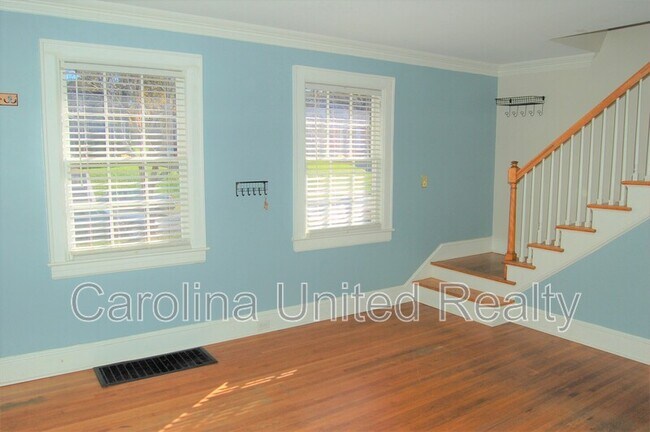 Building Photo - 612 Woodruff Pl
