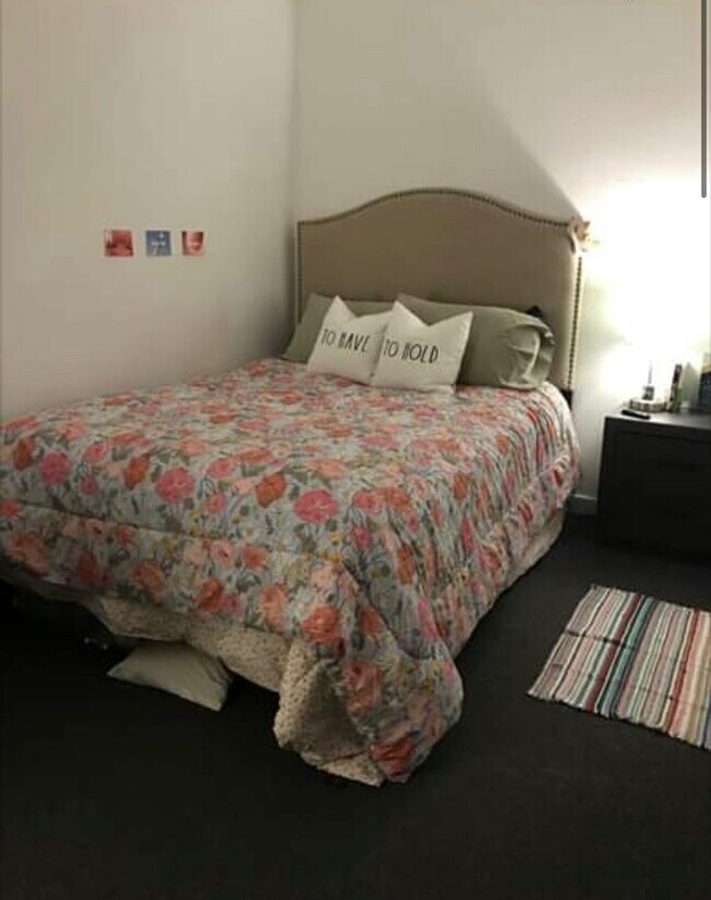 Foto del edificio - HOT SOUTH END LISTING!!!!!!!