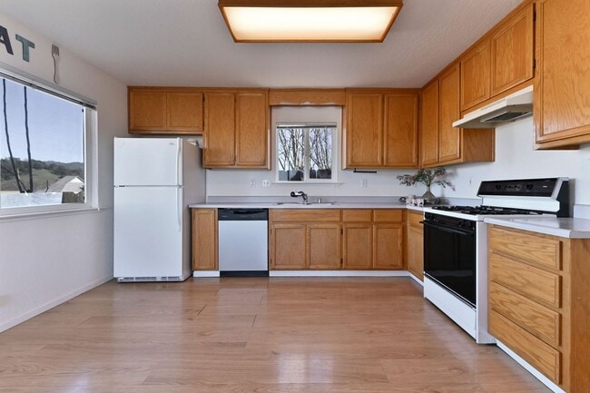 Building Photo - 49 Gatewood Ave