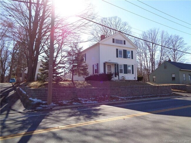 Foto del edificio - 454 Middle Tpke E