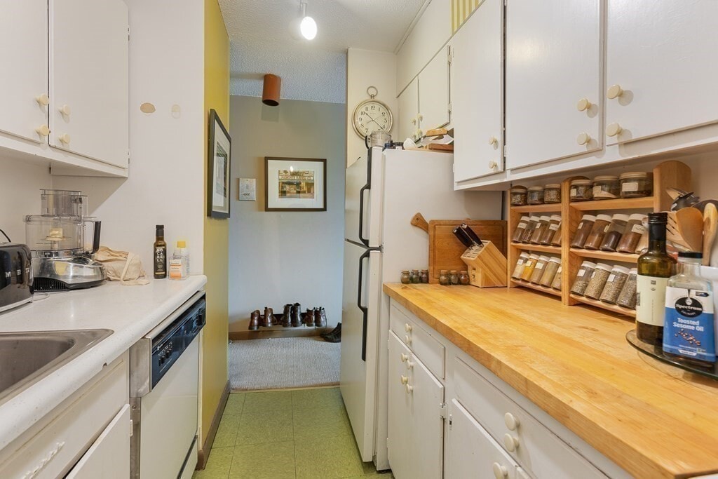 Primary Photo - 12 Inman St