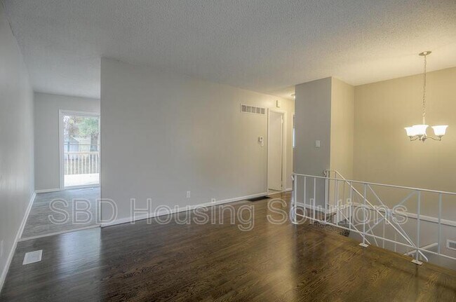 Building Photo - 9524 Wallace Ave