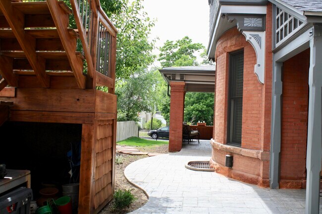 View of Side of building - 1542 Gaylord St