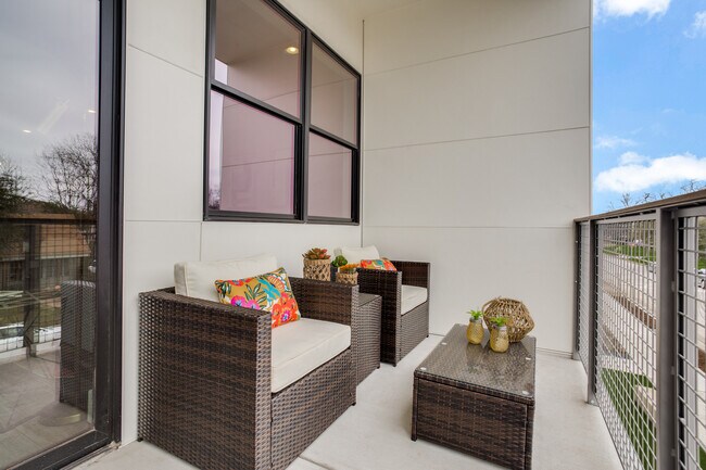 Foto del edificio - 3135 Waits Ave