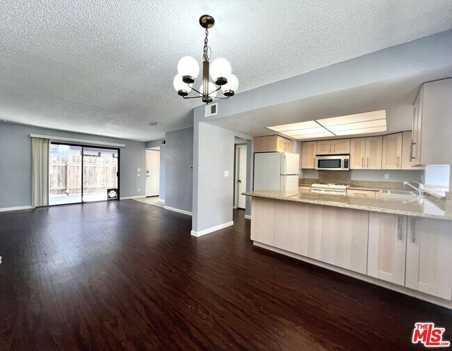 Foto del edificio - 17057 S Vermont Ave