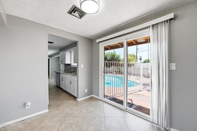Foto del edificio - 3737 W Griswold Rd