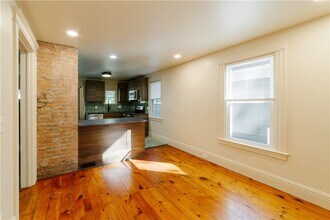 Building Photo - 42 Shepard St