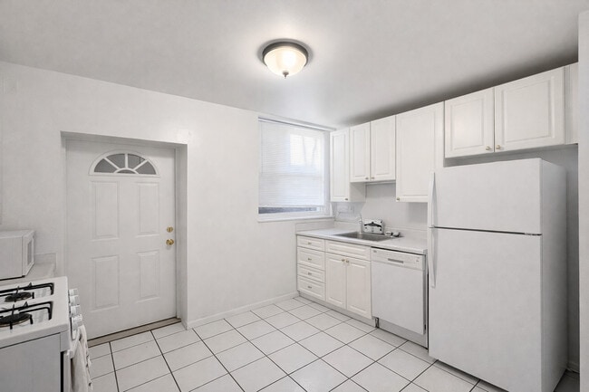 Foto del edificio - 6420 N Newgard Ave