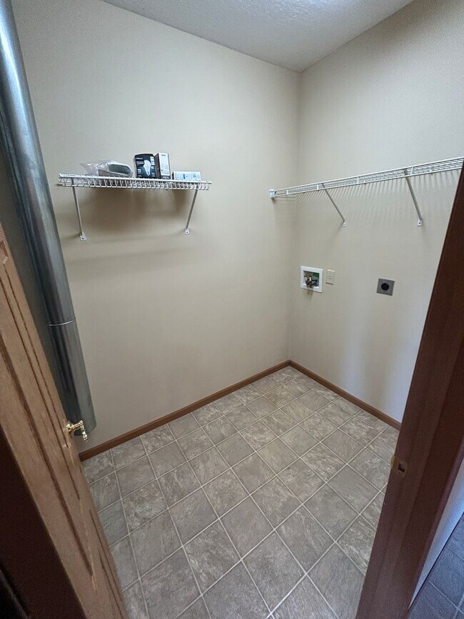 Foto del edificio - Modern & Spacious 2-Bedroom Ranch Condo – Available Soon in Troy, OH!